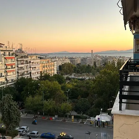 Nomad Co Living Space Διαμέρισμα *
