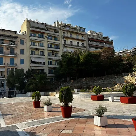 Nomad Co Living Space Διαμέρισμα *
